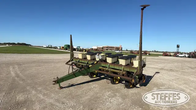 John Deere 7000
