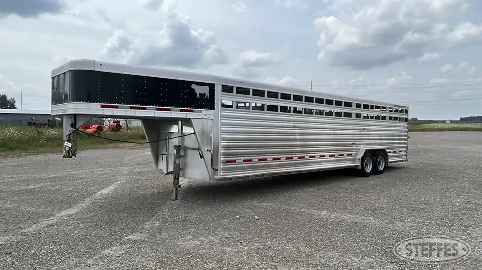 2021 Featherlite 8127-7630-STD Gooseneck Livestock Trailer