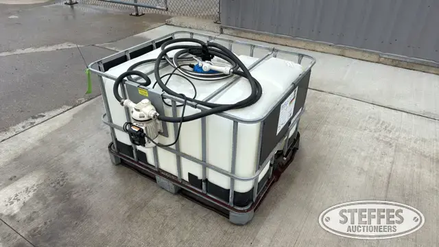 Approx. 175 gal. DEF tote