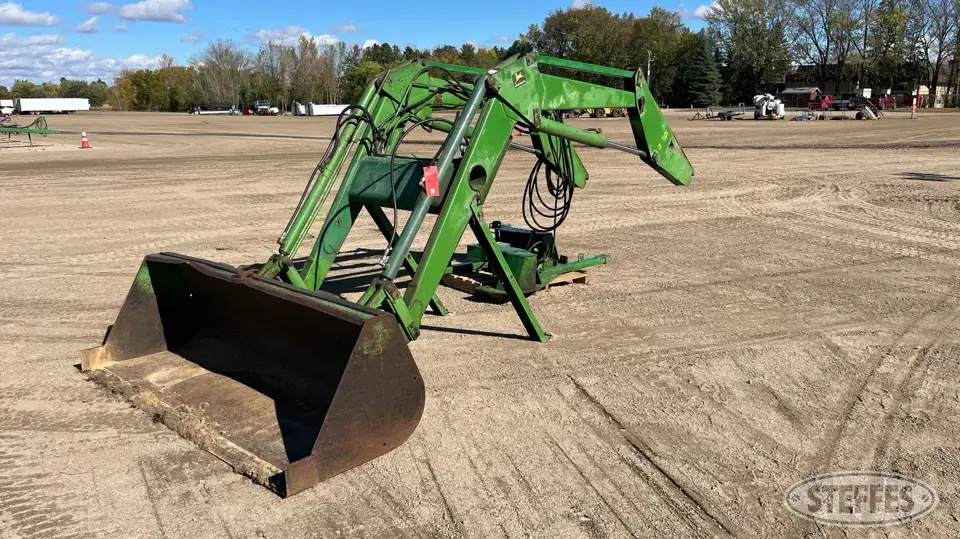 John Deere 260 Tractor Loaders and Attachment