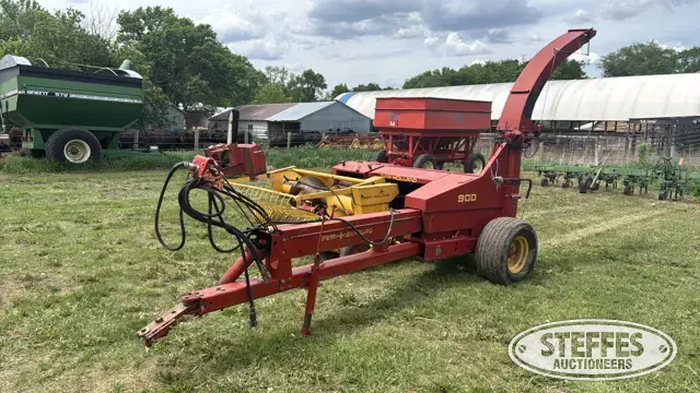 New Holland 900