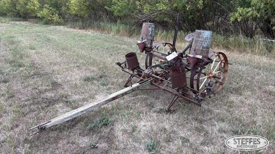 Horse-drawn planter Horse Drawn