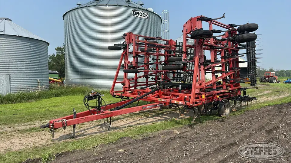 Case IH Tiger-Mate 200 Field Cultivator