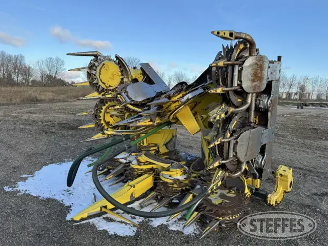 2013 John Deere 690