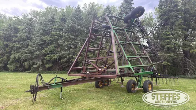 John Deere 610