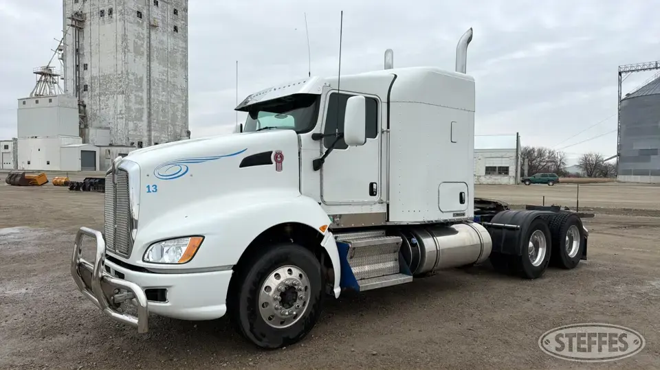 2013 Kenworth T660 Conventional Truck with Sleeper