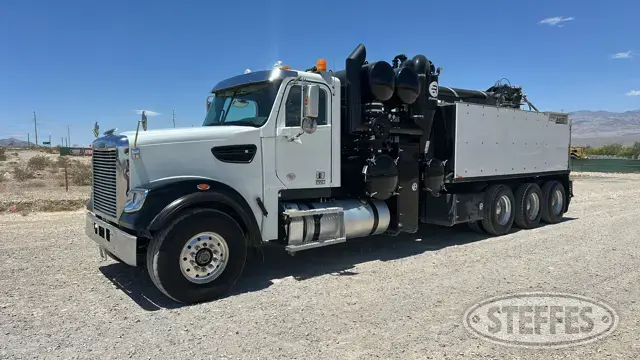 2023 Freightliner SD122