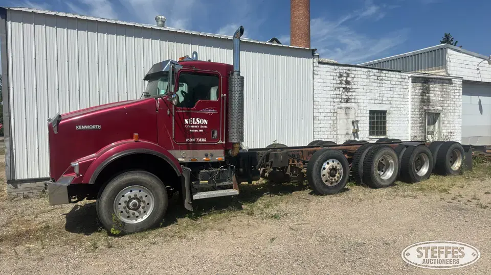 2006 Kenworth T800 Cab and Chassis Truck