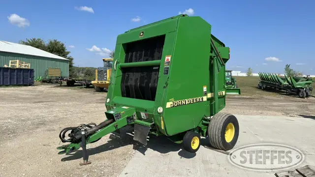 2000 John Deere 566