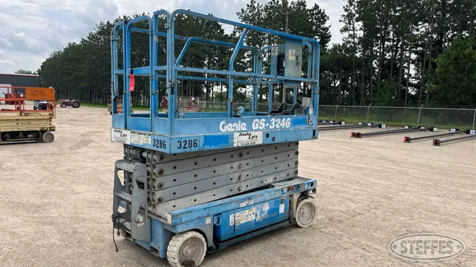 2001 Genie GS-3246 Scissor Lift