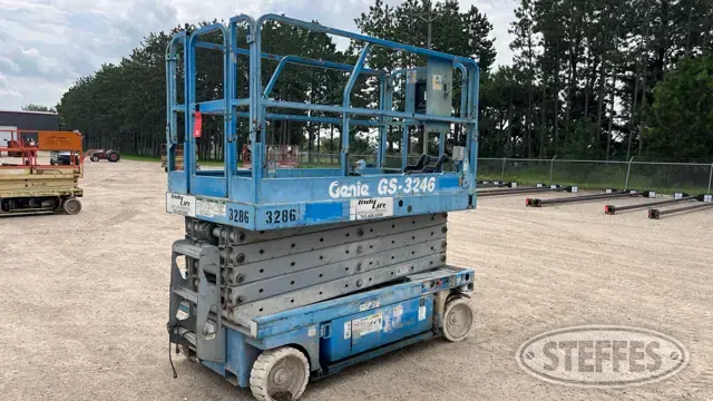 2001 Genie GS-3246