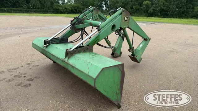 John Deere 148