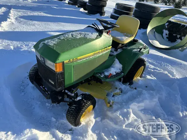 John Deere 425