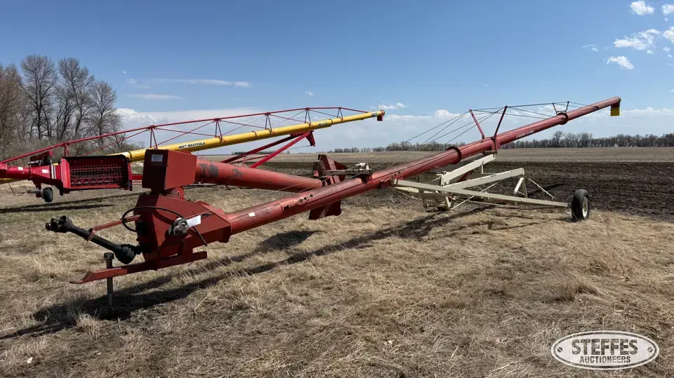Farm King 10-60 Swing Hopper Auger