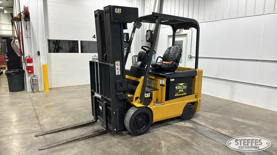 CAT E6000 Warehouse Forklift