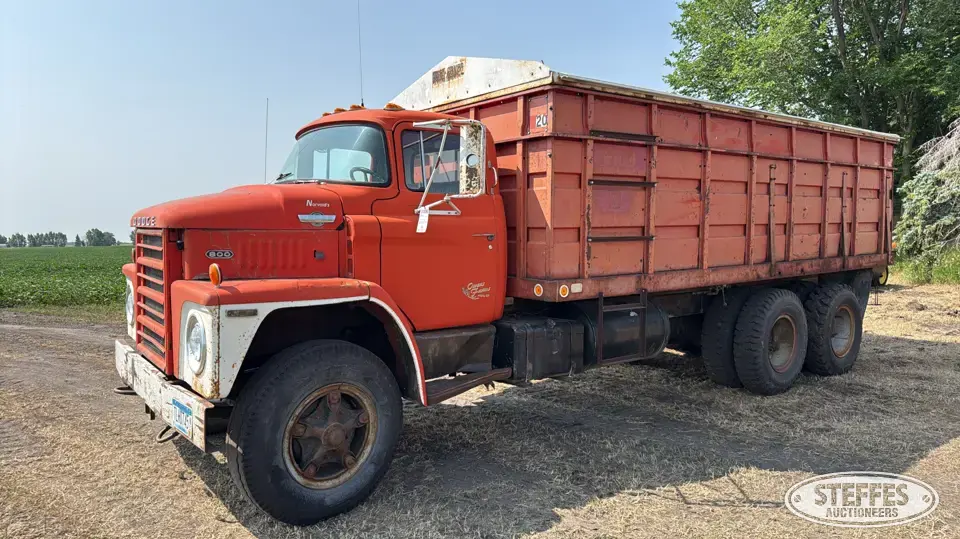 1974 Dodge 800 Grain Truck