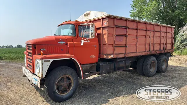 1974 Dodge 800