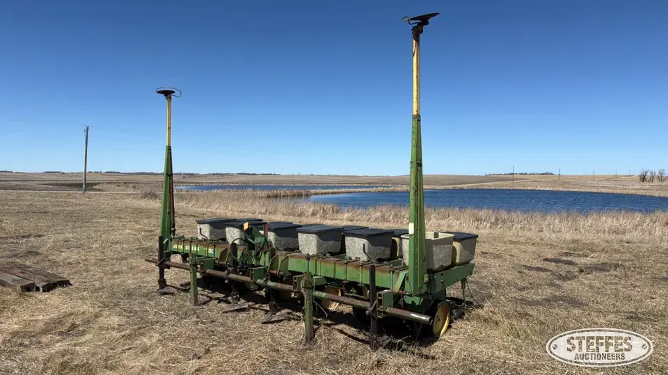 John Deere 7100 Less Than 12 Row Planter