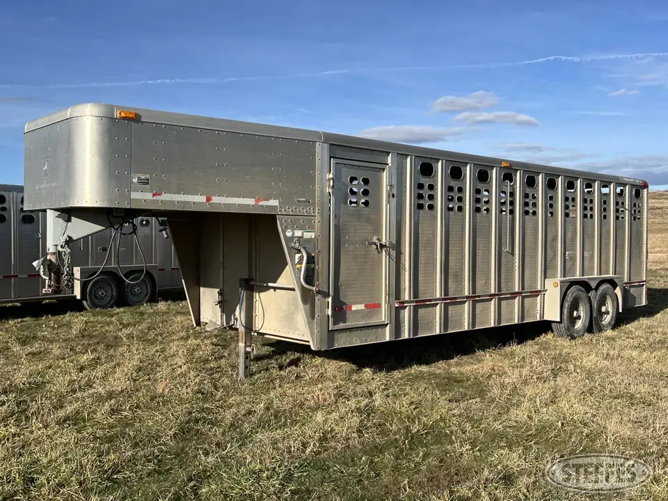2005 Wilson Ranch Hand Gooseneck Livestock Trailer