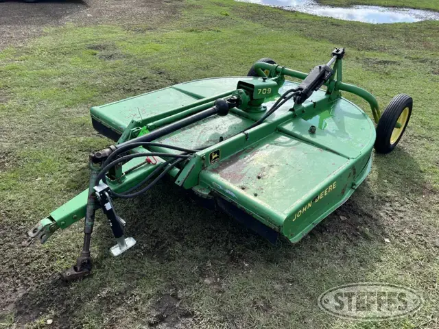 John Deere 709