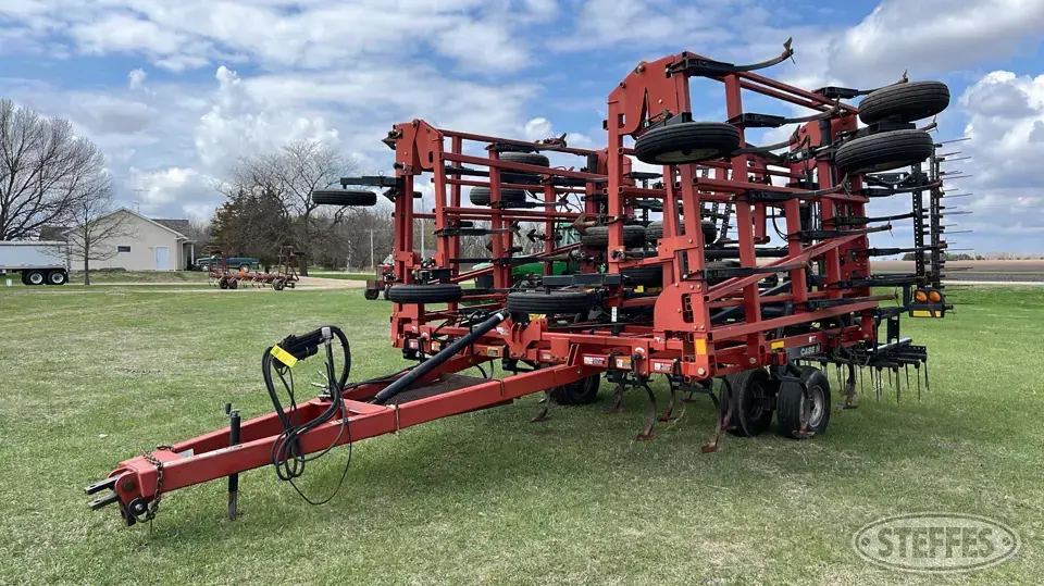 2003 Case IH Tiger-Mate II Field Cultivator