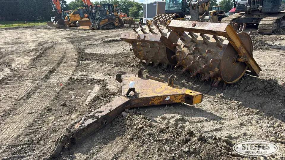 Pull-type padfoot compactor Rolling Packer