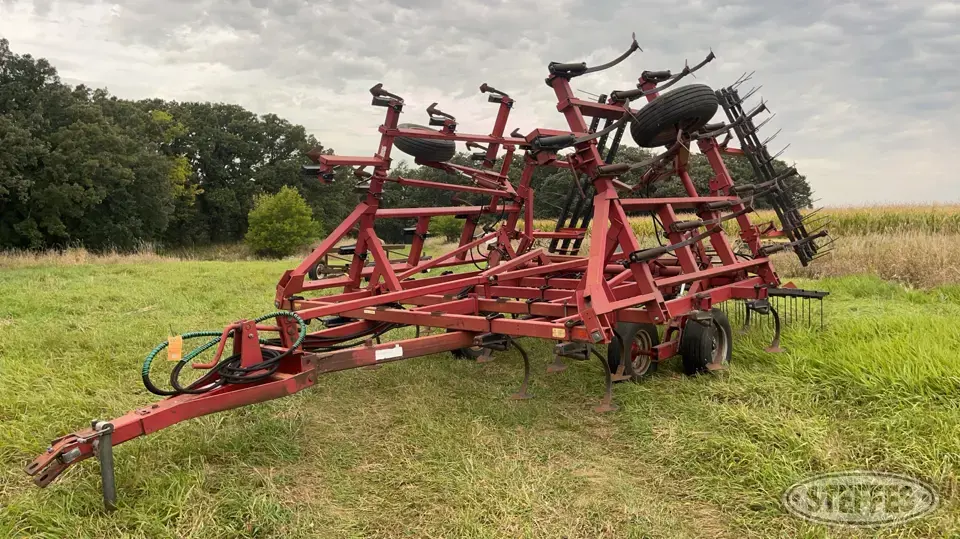 Case IH 4800 Field Cultivator
