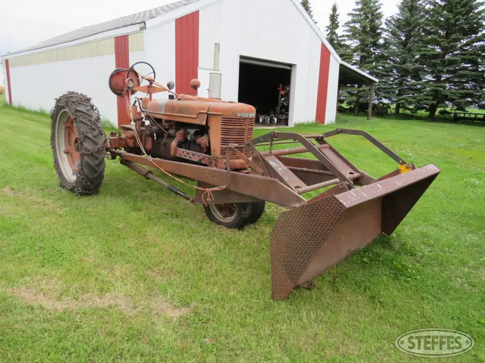 1942 Farmall H Collectible Tractor