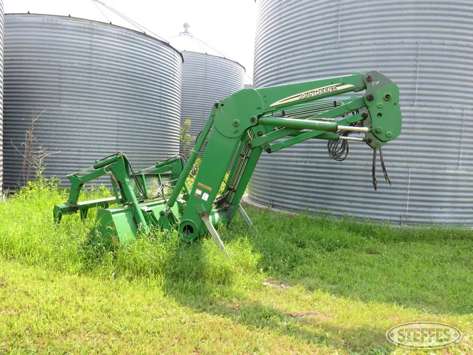 2009 John Deere 746 Tractor Loaders and Attachment