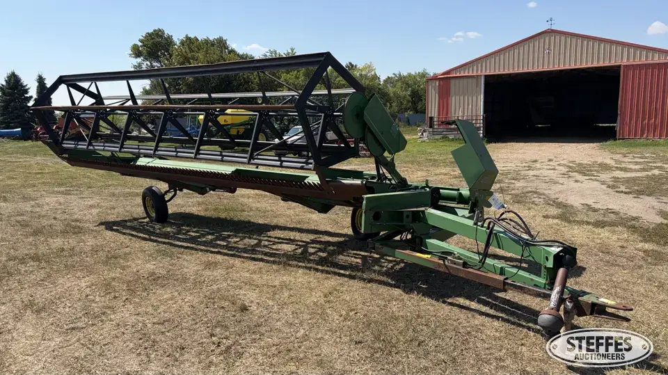 John Deere 590 Pull-Type Swather