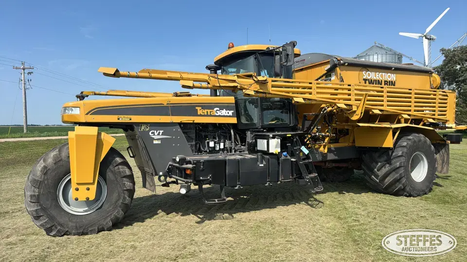 2013 TerraGator 8300 Self-Propelled Dry Applicators-Spreaders-Floater