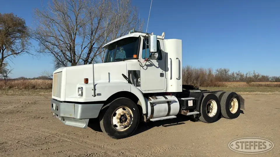 1995 Volvo/White GMC Conventional Truck without Sleeper
