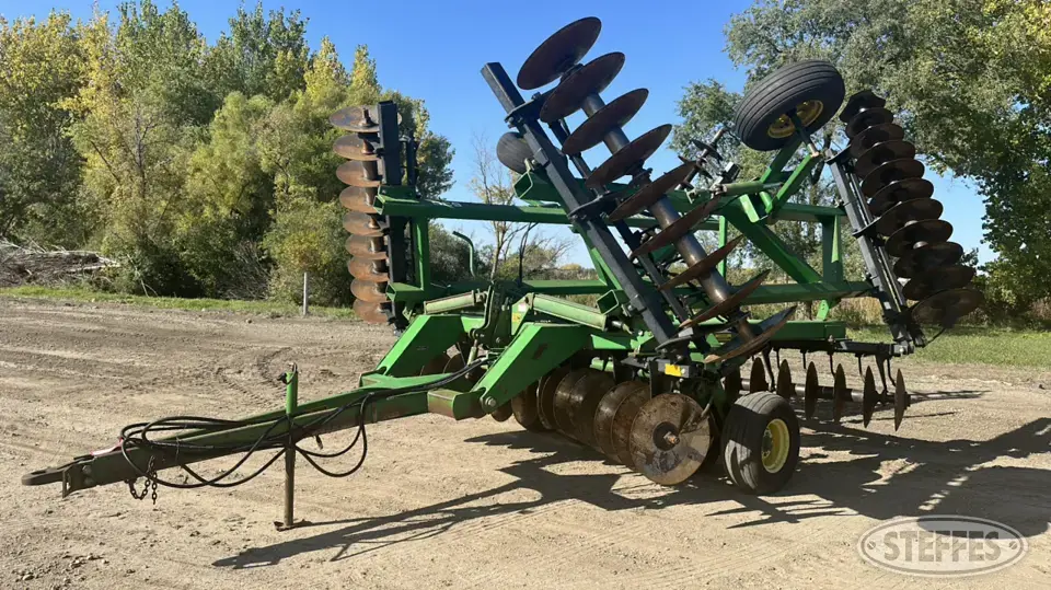 John Deere 630 Disc