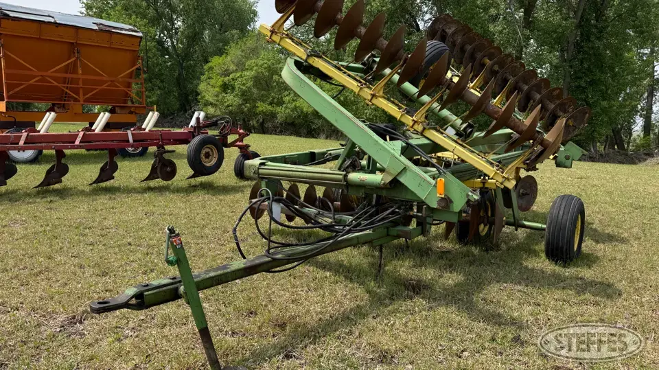 John Deere 220 Disc