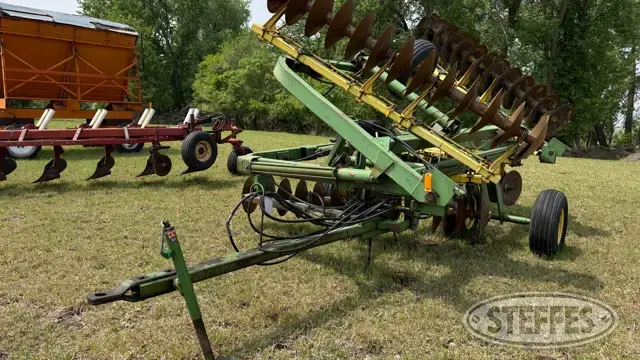 John Deere 220