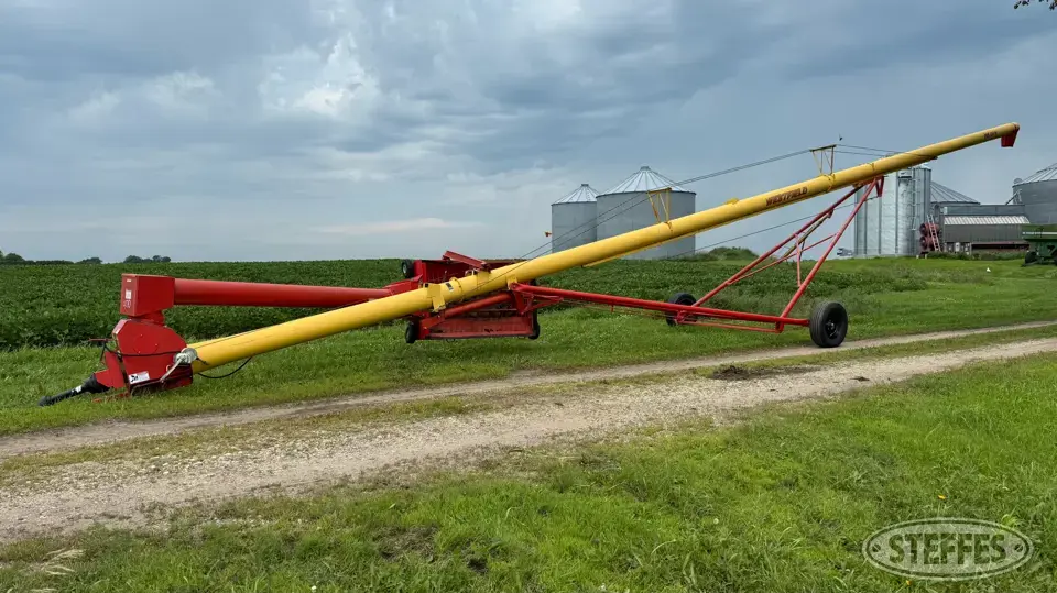 2007 Westfield 100-61 Swing Hopper Auger