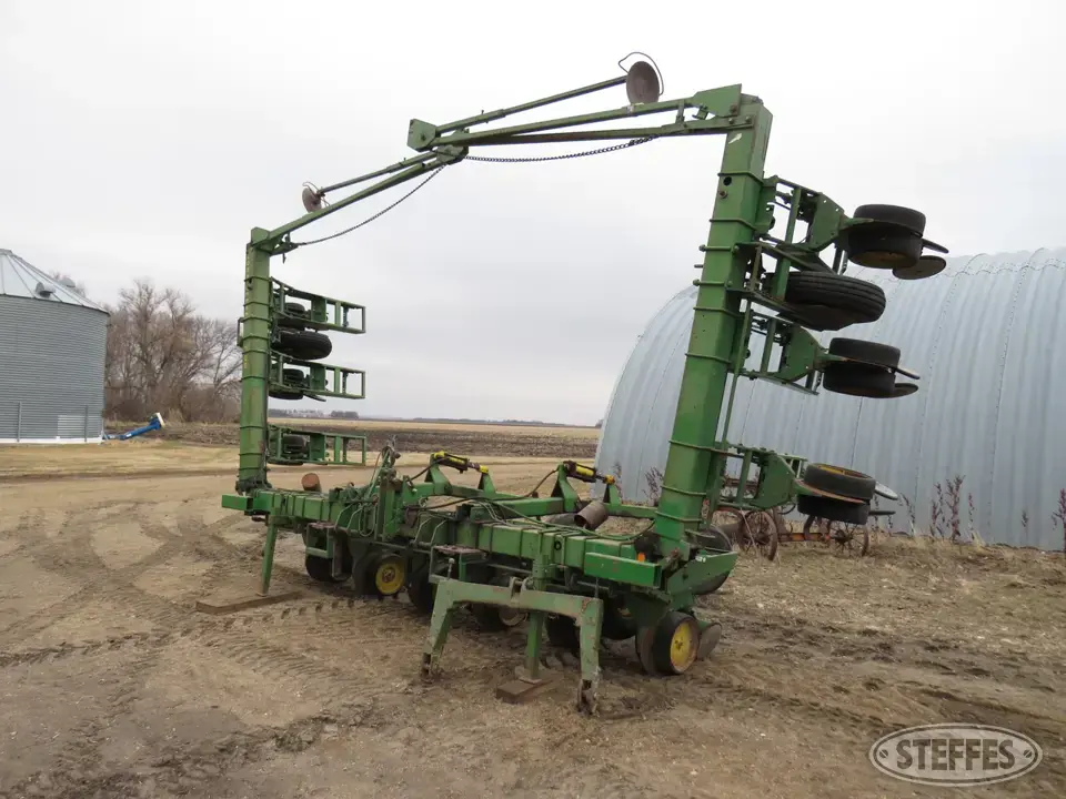 John Deere 7100 12 or More Row Planter