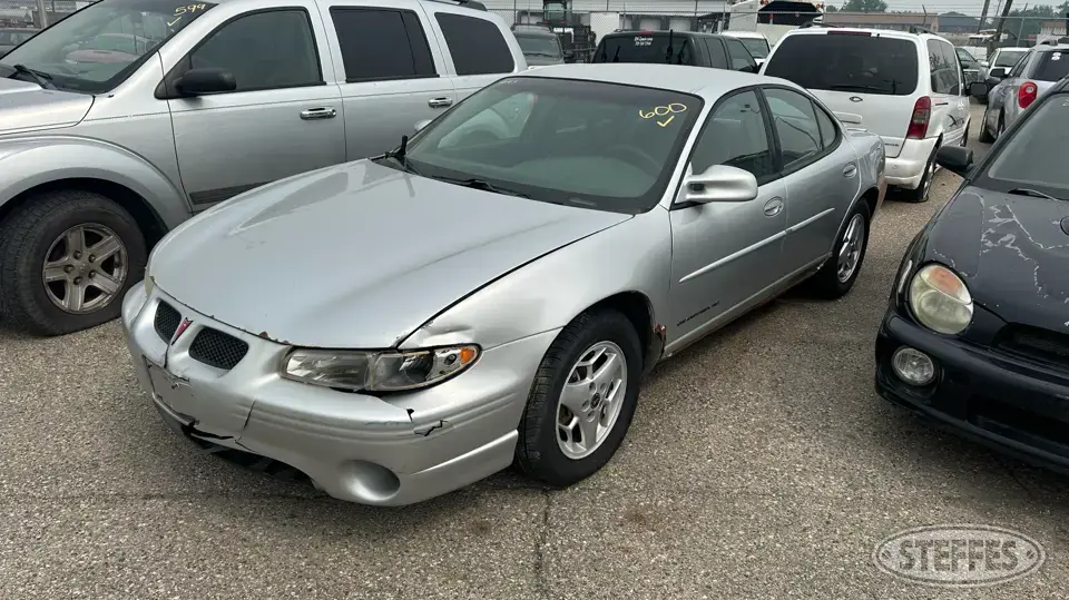2003 Pontiac Grand Prix SE Car