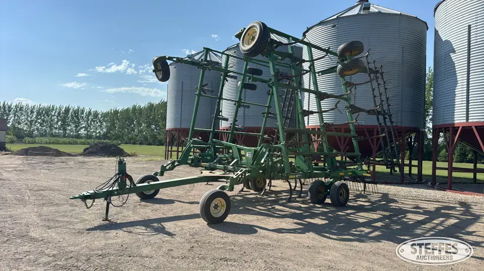2005 John Deere 2410 Chisel Plow