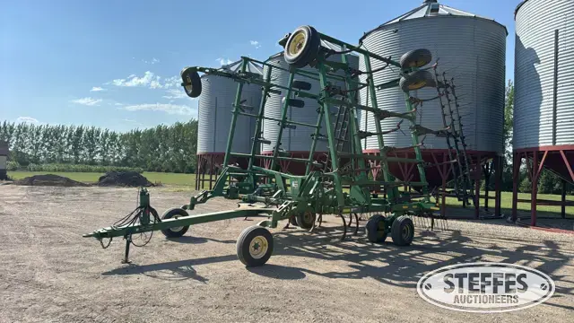 2005 John Deere 2410