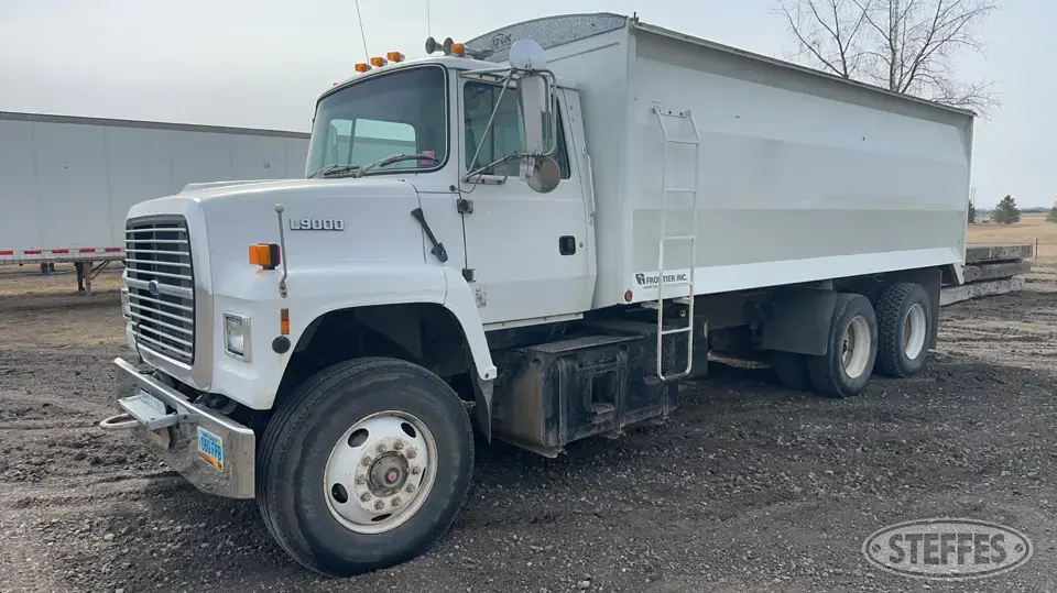 1994 Ford L9000 Tandem Boxed Truck