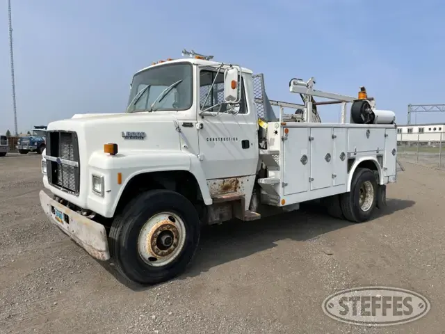 1992 Ford L8000