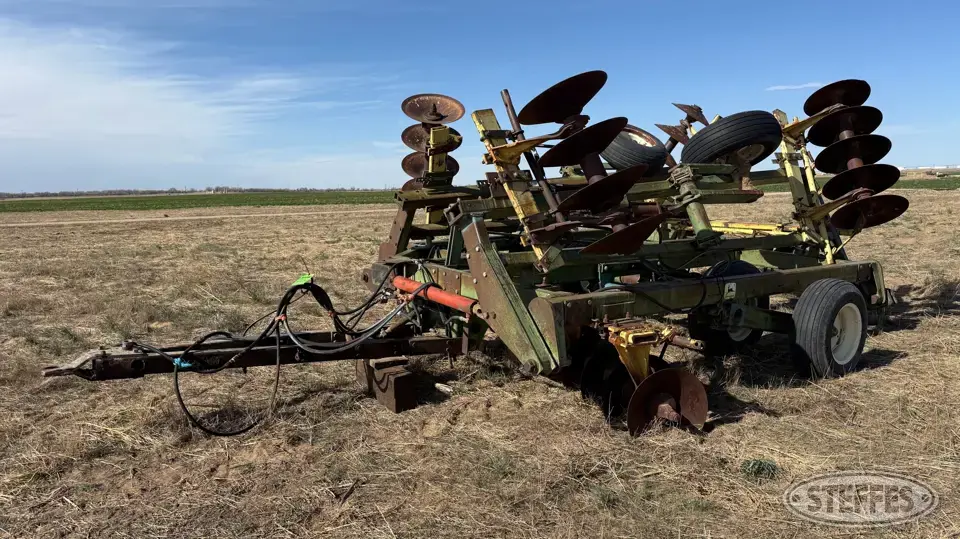John Deere 330 Disc