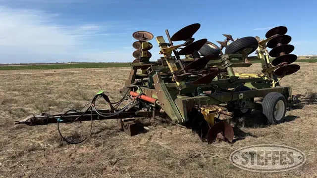 John Deere 330
