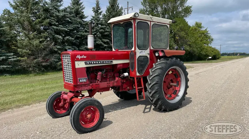 Farmall 656 Hydro 2WD Tractor