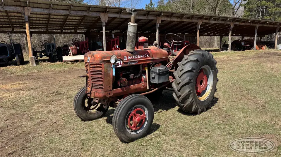 1953 McCormick-Deering Super W-4 Standard Collectible Tractor