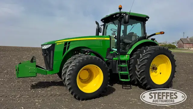 2011 John Deere 8235R