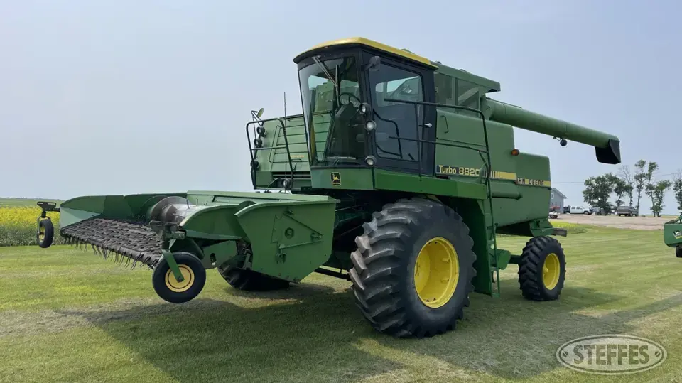 1981 John Deere 8820 Combine