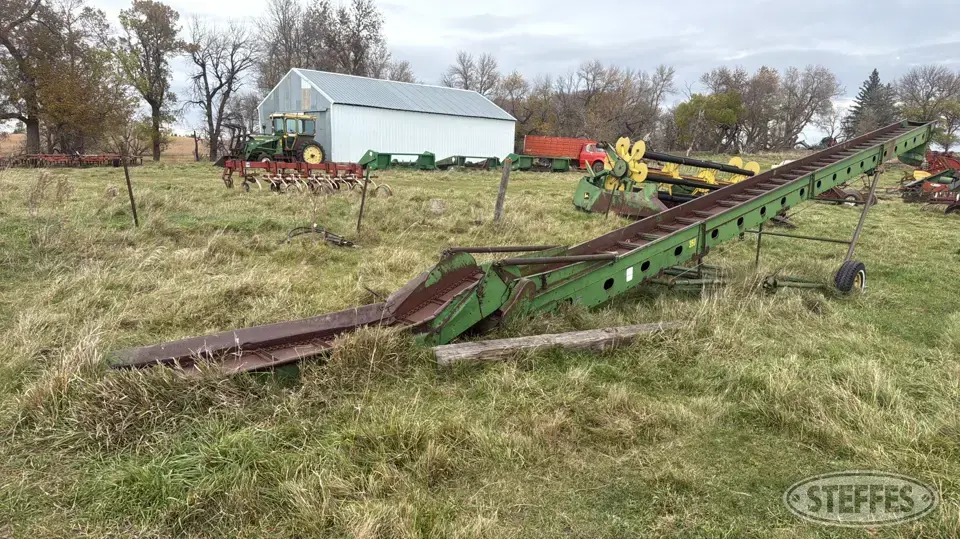 John Deere 350 Farm Support Item