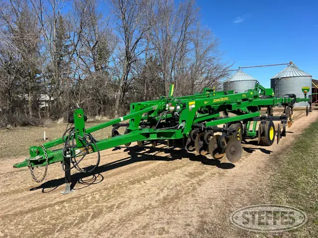 2012 John Deere 2700